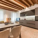 San Tommaso Rialto Terrace Appartement