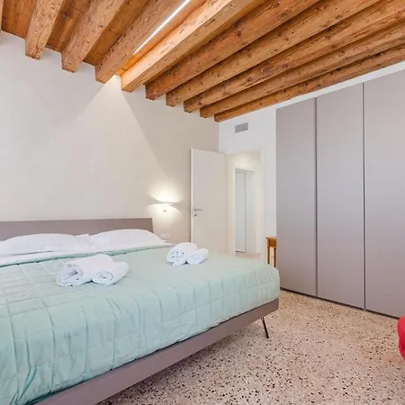 San Tommaso Rialto Terrace شقة