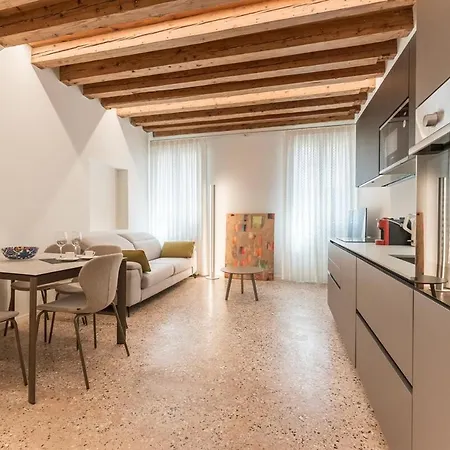 San Tommaso Rialto Terrace شقة